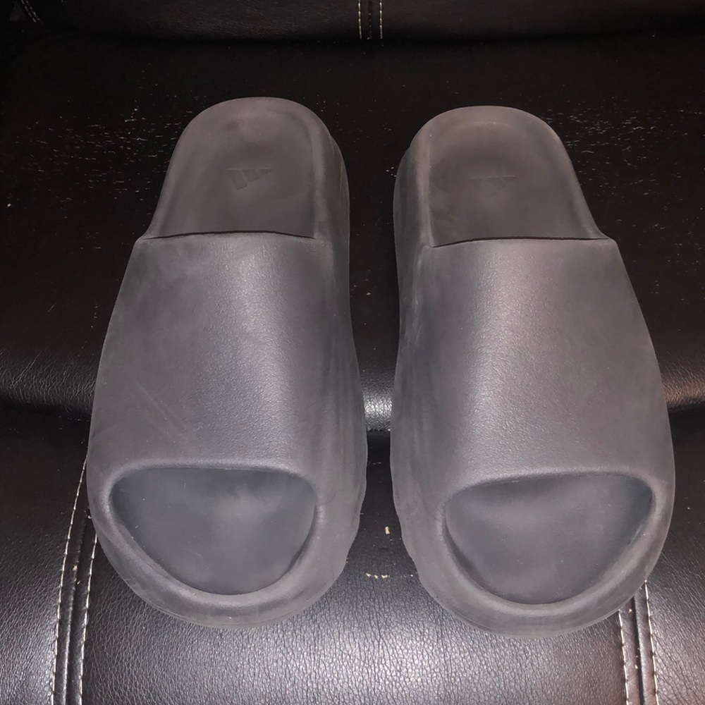 Yeezy Slide “Onyx”